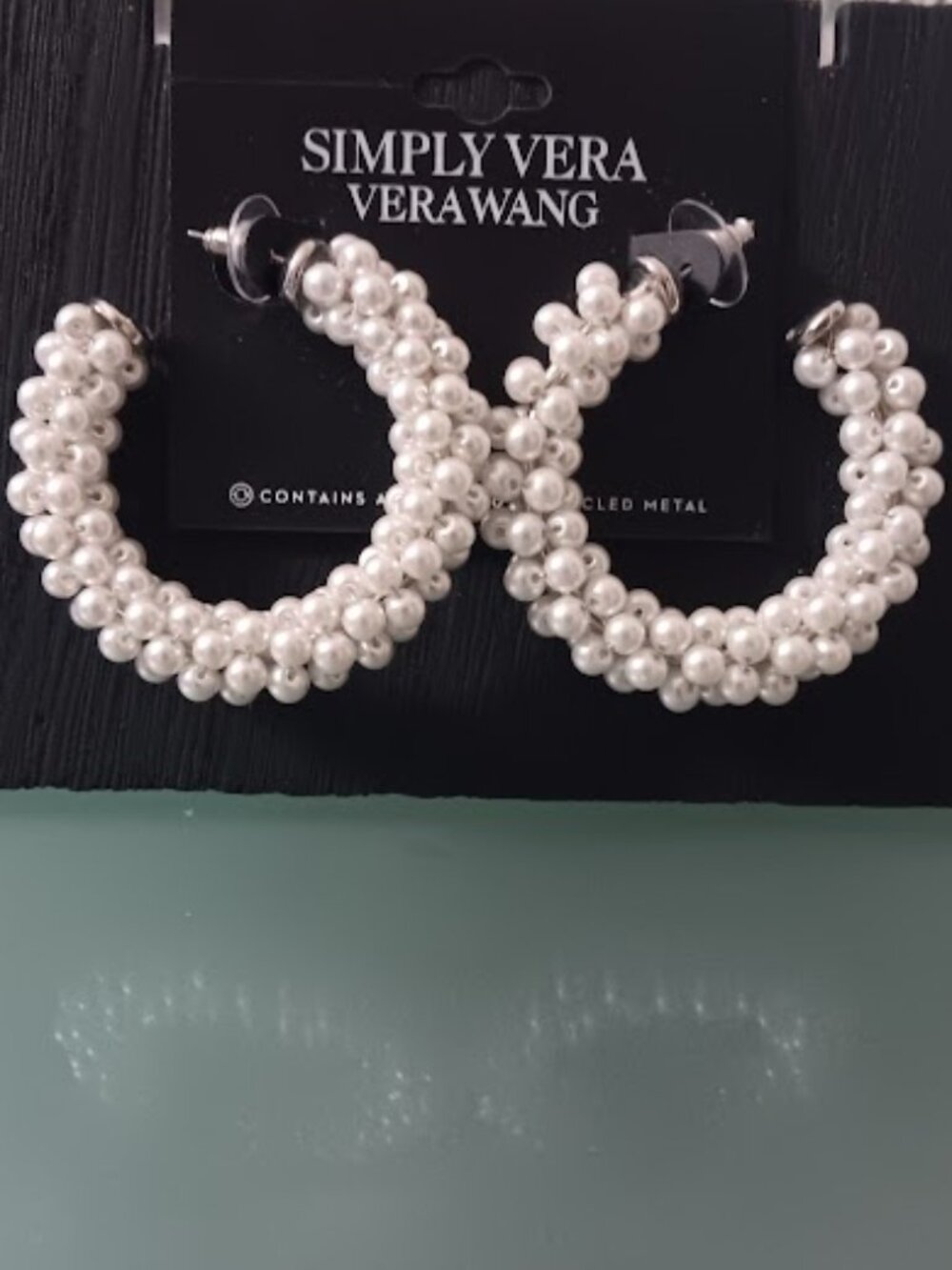 VERA WANG Mod/Contemporary White Pearl Cluster Hoop Earrings**NEW! - Picture 4 of 4